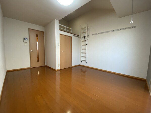 クレセントコートの物件内観写真